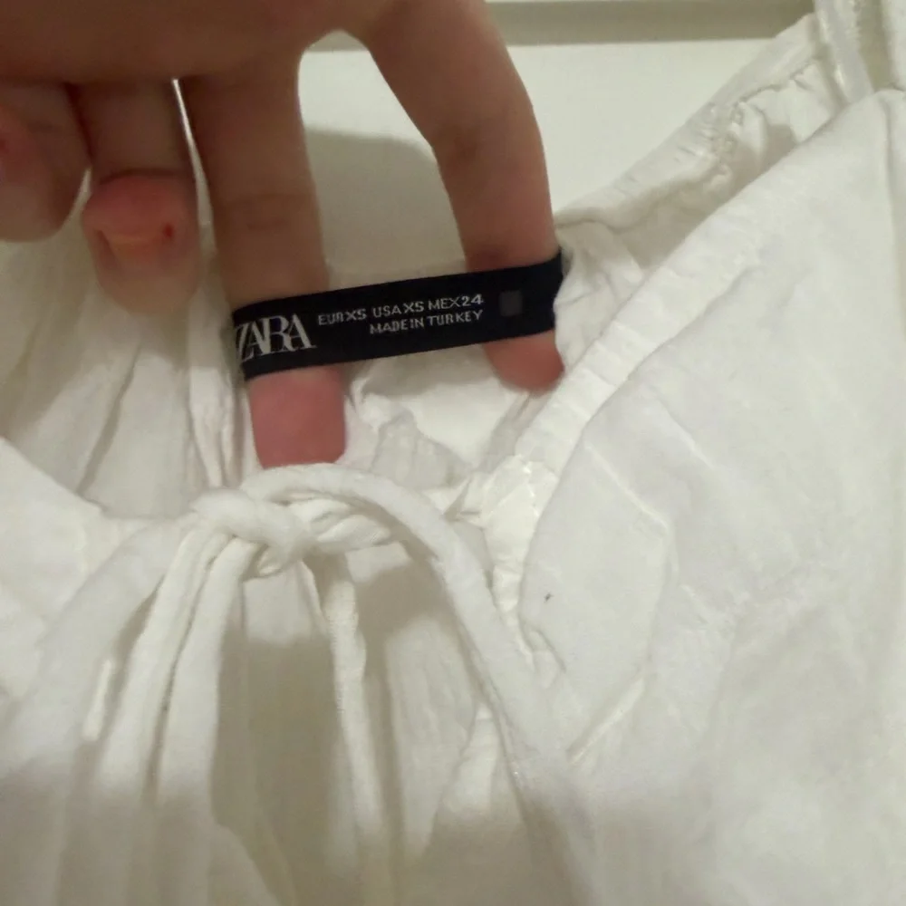 Zara White Puff Sleeve Crop Blouse